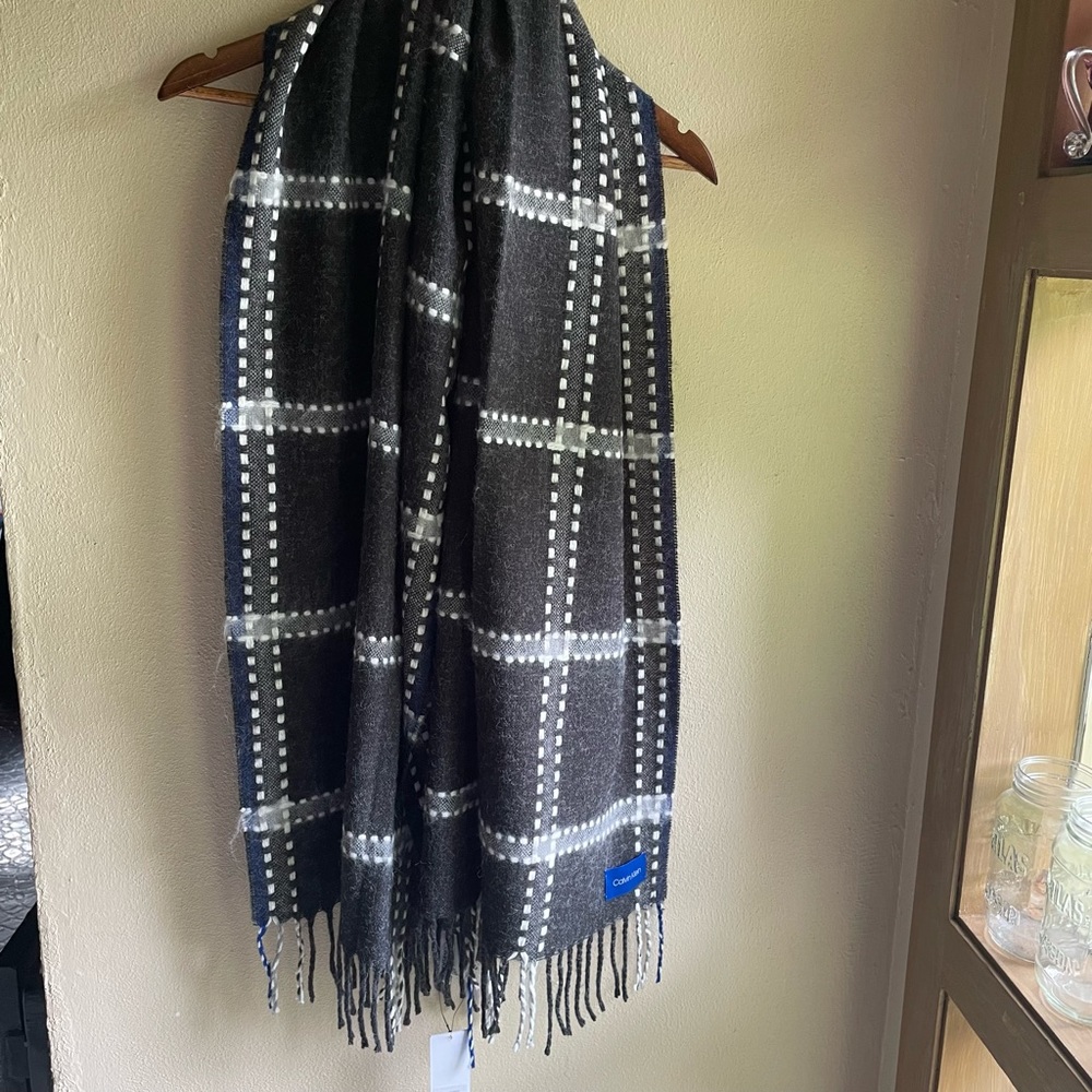 Calvin Klein Oversized Plaid Shawl/Wrap/Scarf. Charcoal Gray, White, Blue. 72x21 - Picture 16 of 16